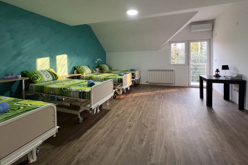 Palijativna nega Dom za stare Vila Košuta četvorokrevetna soba
